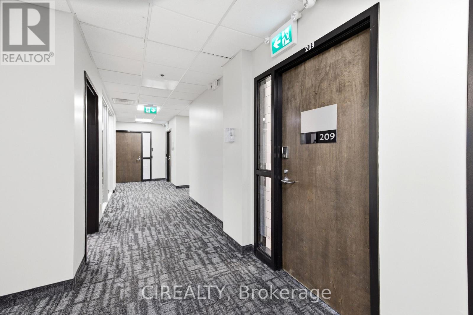 209 - 1670 North Service Road, Oakville (Qe Queen Elizabeth), Ontario  L6H 7G3 - Photo 8 - W13591464