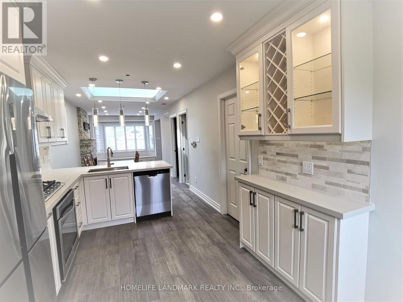 Main - 379 Whitmore Avenue, Toronto (Briar Hill-Belgravia), Ontario  M6E 2N5 - Photo 3 - W13591492