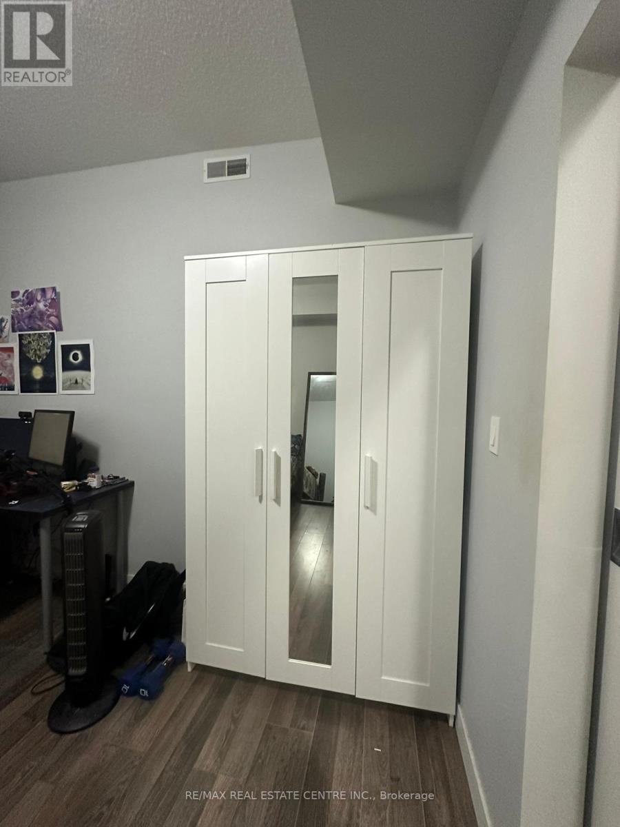 62 Balsam B408 Street, Waterloo, Ontario  N2L 3H2 - Photo 9 - X13591506