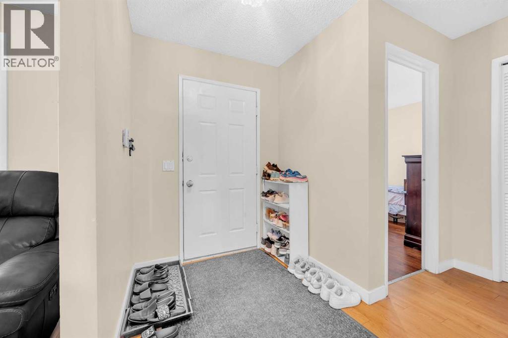 120 Castlebrook Rise NE, Calgary, Alberta  T3J 1P1 - Photo 4 - A2331018