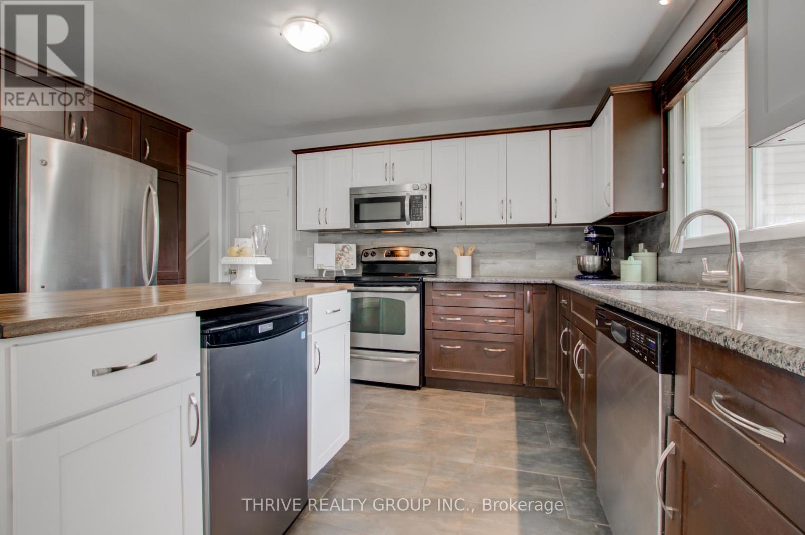 118 Sandalwood Crescent, London North, Ontario  N6G 2Z7 - Photo 3 - X13591610
