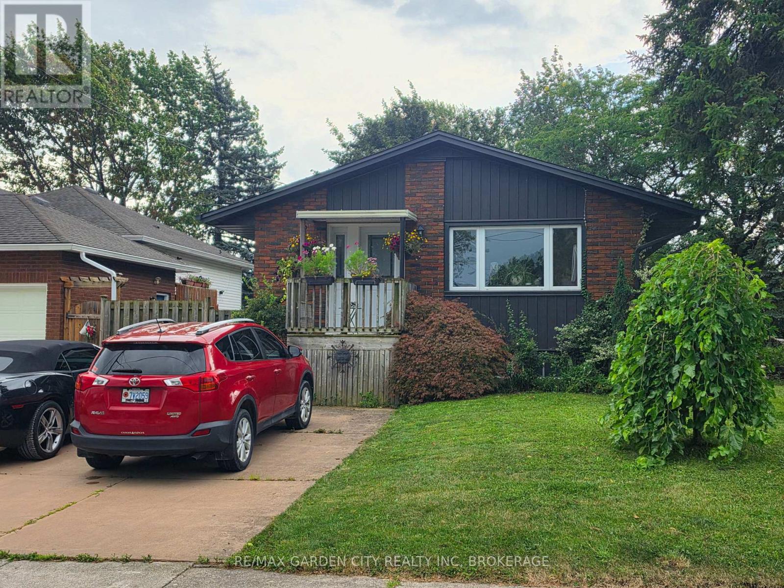 49 Ursula Avenue, St. Catharines, Ontario  L2T 1T2 - Photo 1 - X13591514