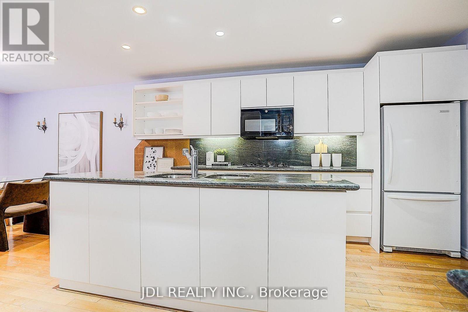 87 Munro Boulevard, Toronto, Ontario  M2P 1C5 - Photo 11 - C13591566