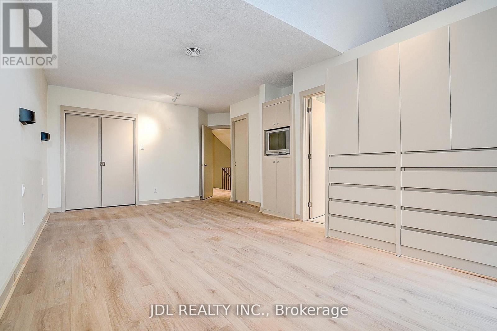 87 Munro Boulevard, Toronto, Ontario  M2P 1C5 - Photo 19 - C13591566