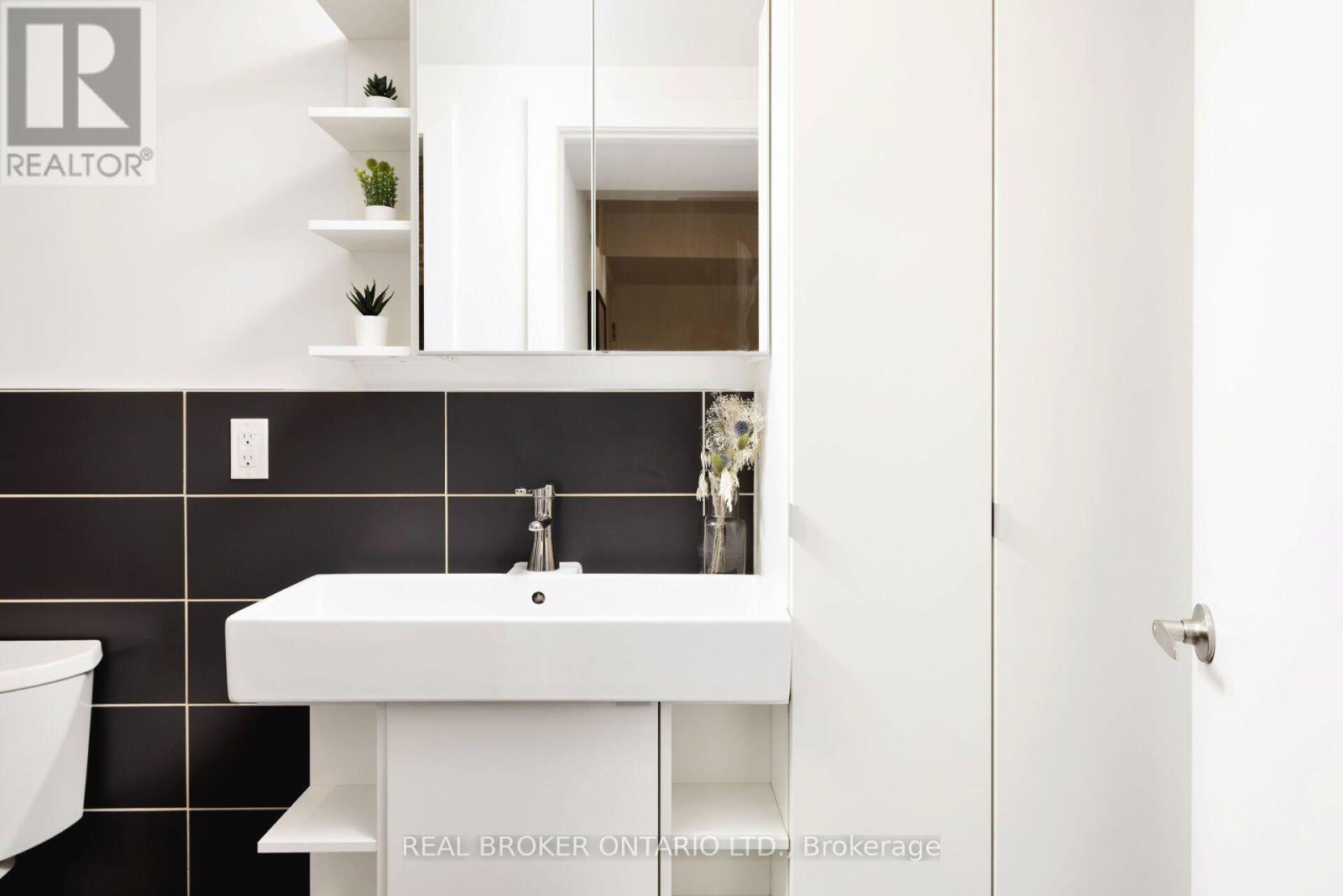 Lower - 135 Prescott Avenue, Toronto, Ontario  M6N 3G9 - Photo 10 - W13591682