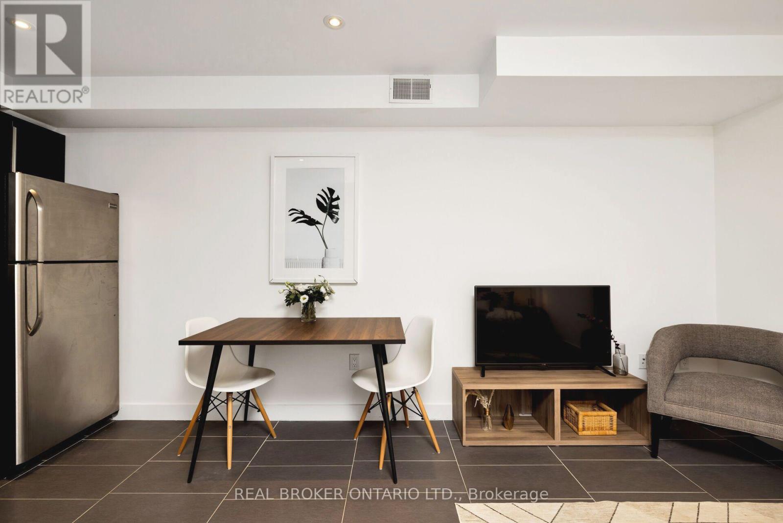 Lower - 135 Prescott Avenue, Toronto, Ontario  M6N 3G9 - Photo 6 - W13591682