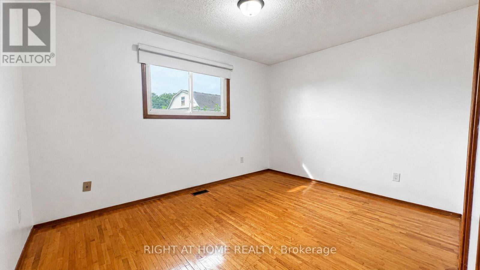 Upper - 39 Lisgar Court, Hamilton, Ontario  L8T 4Y4 - Photo 12 - X13591644