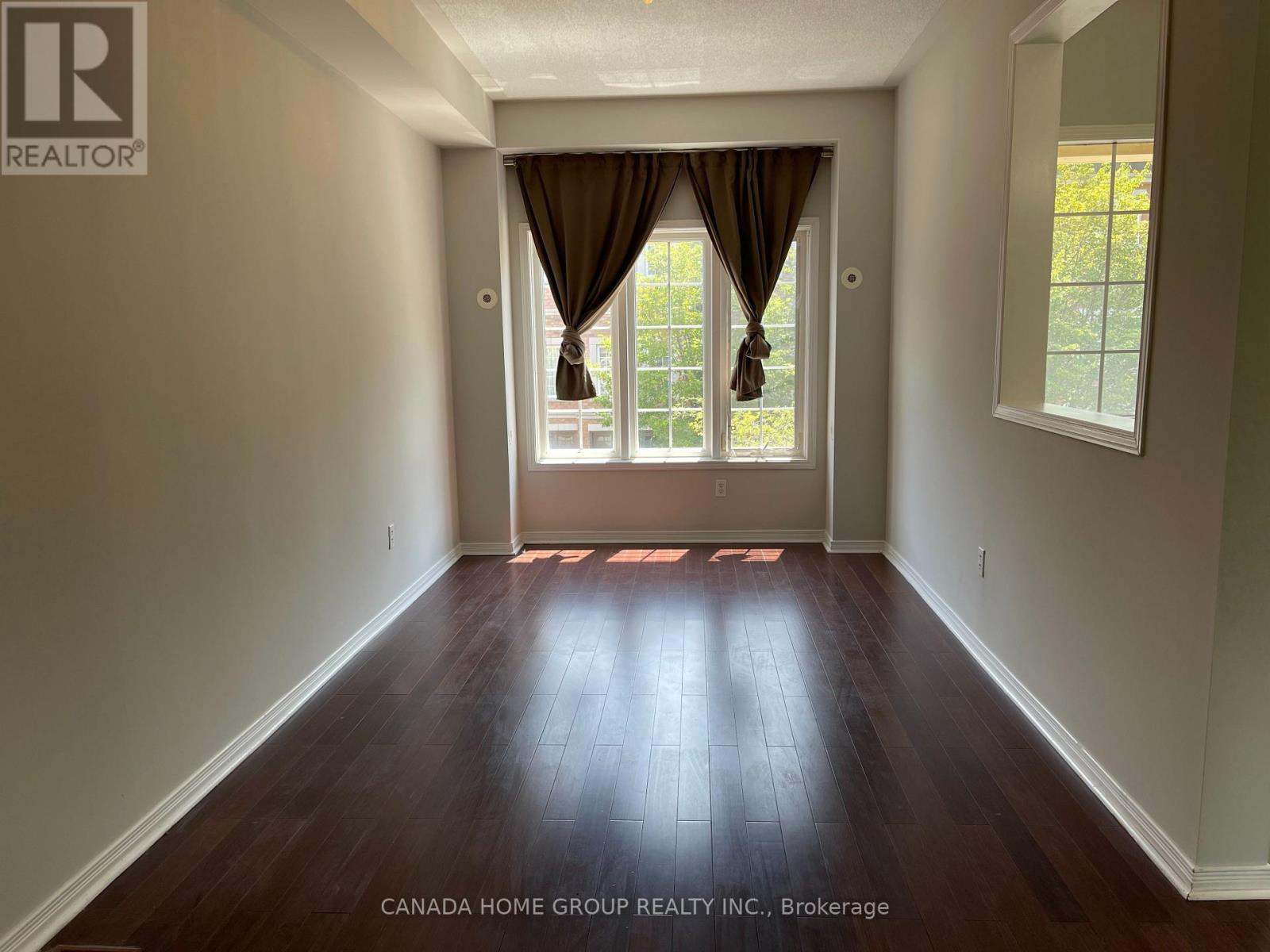 43 - 435 Hensall Circle, Mississauga, Ontario  L5A 4P1 - Photo 2 - W13591730
