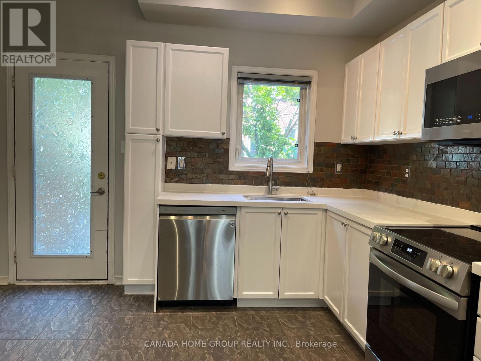 43 - 435 Hensall Circle, Mississauga, Ontario  L5A 4P1 - Photo 5 - W13591730