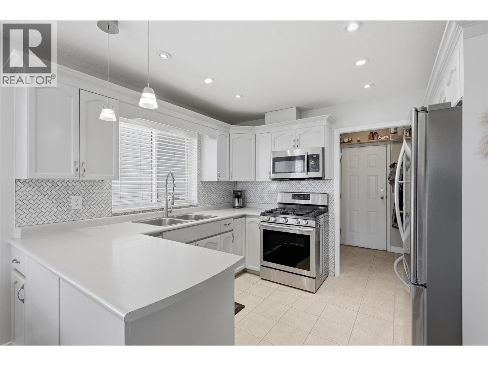 684 Dunrobin Drive, Kamloops, British Columbia V1S 1W4 - Photo 9 - 10393867