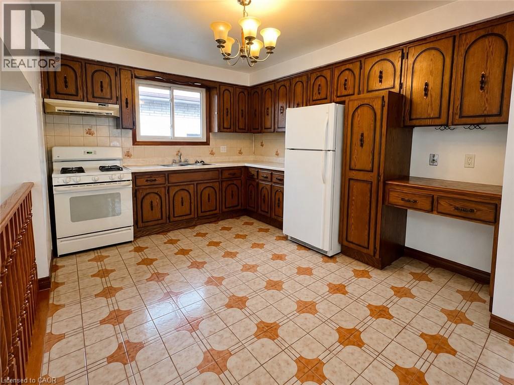 39 Lisgar Court, Hamilton, Ontario  L8T 4Y4 - Photo 3 - 40849602