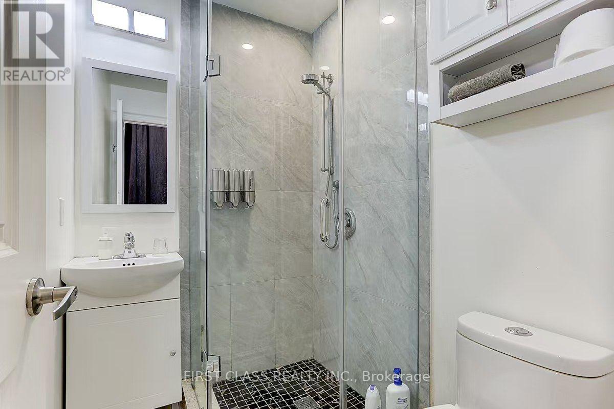600 Parliament Street, Toronto, Ontario  M4X 1R2 - Photo 6 - C13591754