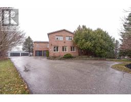 25 WHISPERING PINE TRAIL, Aurora, Ontario