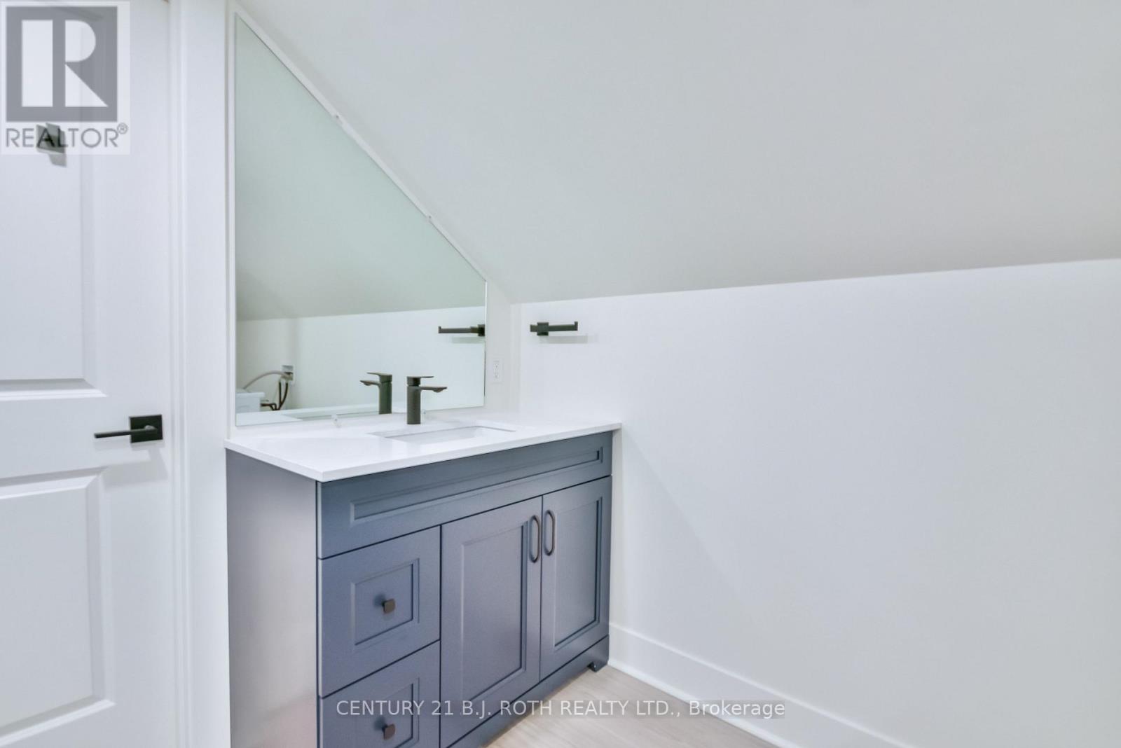 Suite - 10 Slalom Drive, Oro-Medonte, Ontario  L0K 1N0 - Photo 12 - S13591740