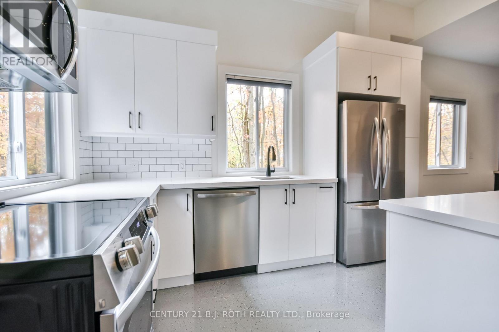 Suite - 10 Slalom Drive, Oro-Medonte, Ontario  L0K 1N0 - Photo 5 - S13591740