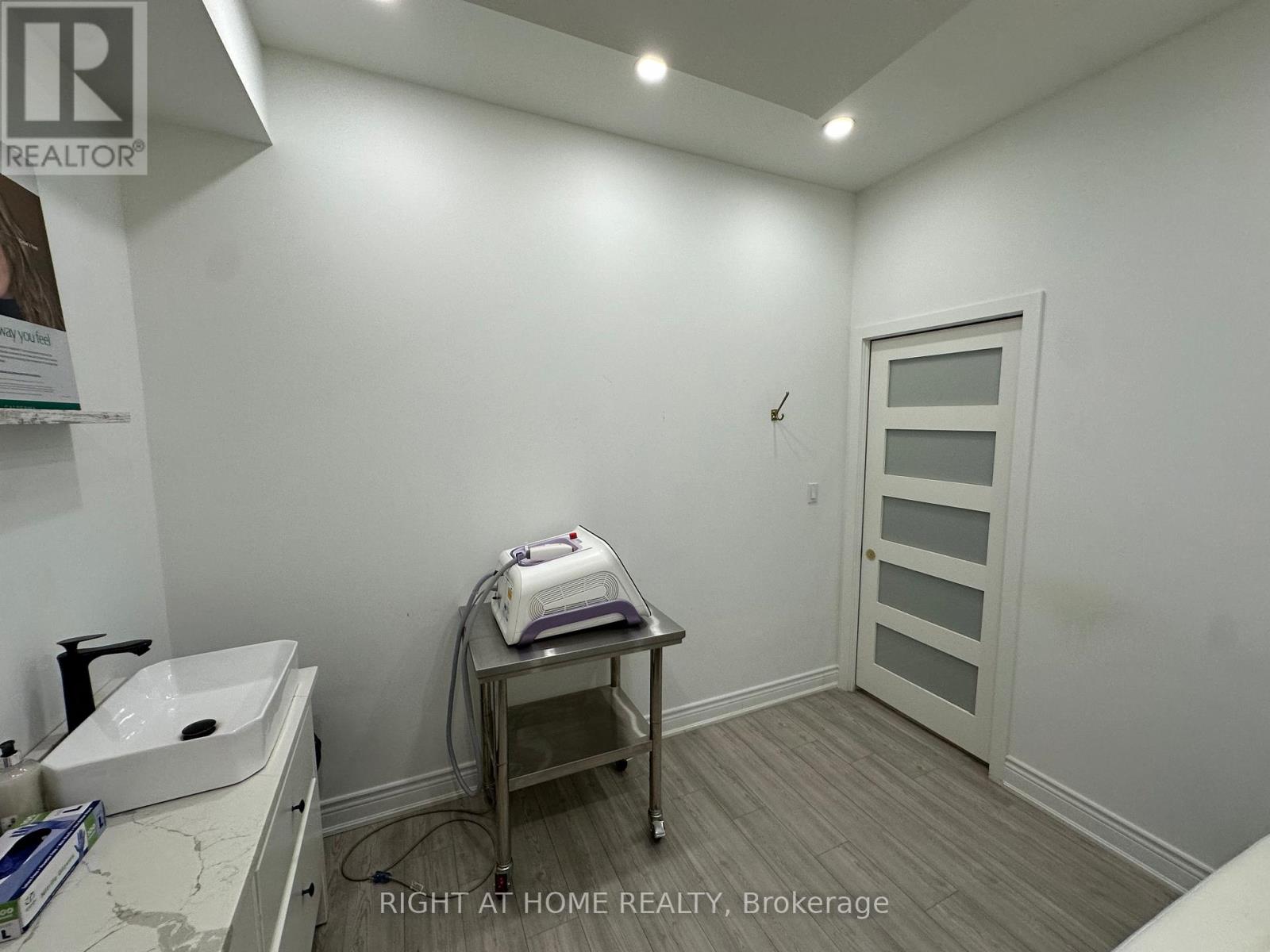 1639 Eglinton Avenue W, Toronto, Ontario  M6E 2H1 - Photo 21 - C12766788