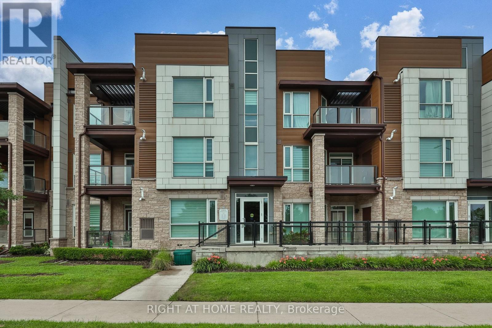 308 - 2393 Bronte Road, Oakville, Ontario  L6M 1P5 - Photo 2 - W13591750
