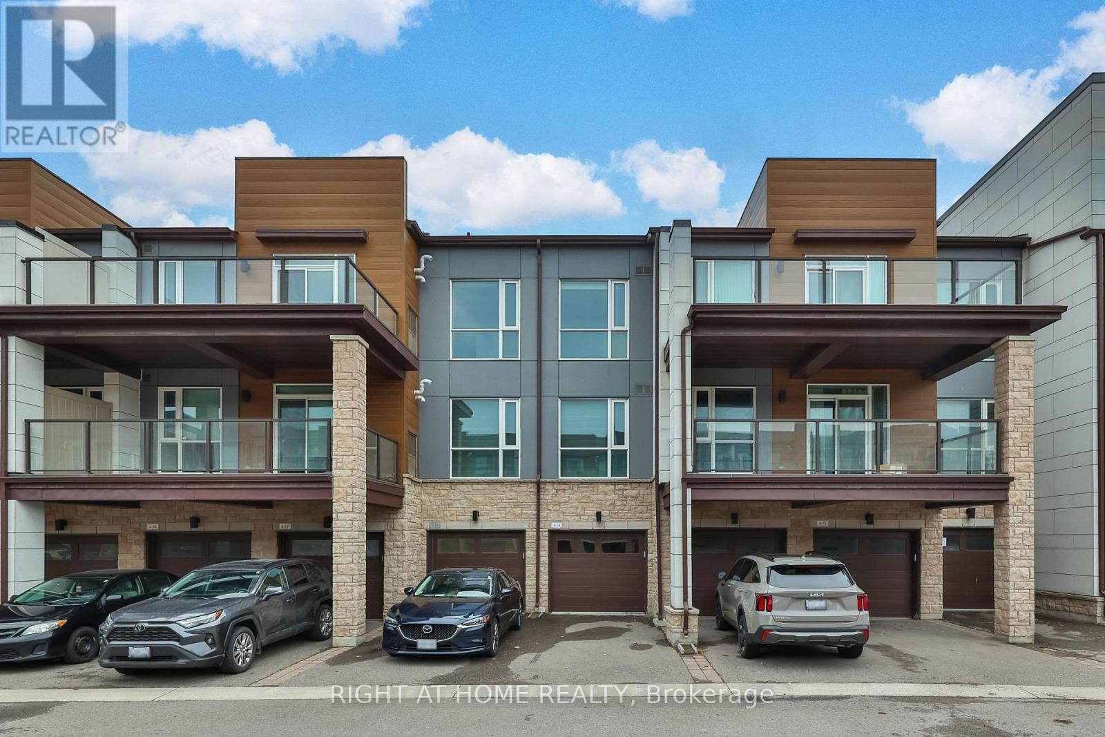 308 - 2393 BRONTE ROAD