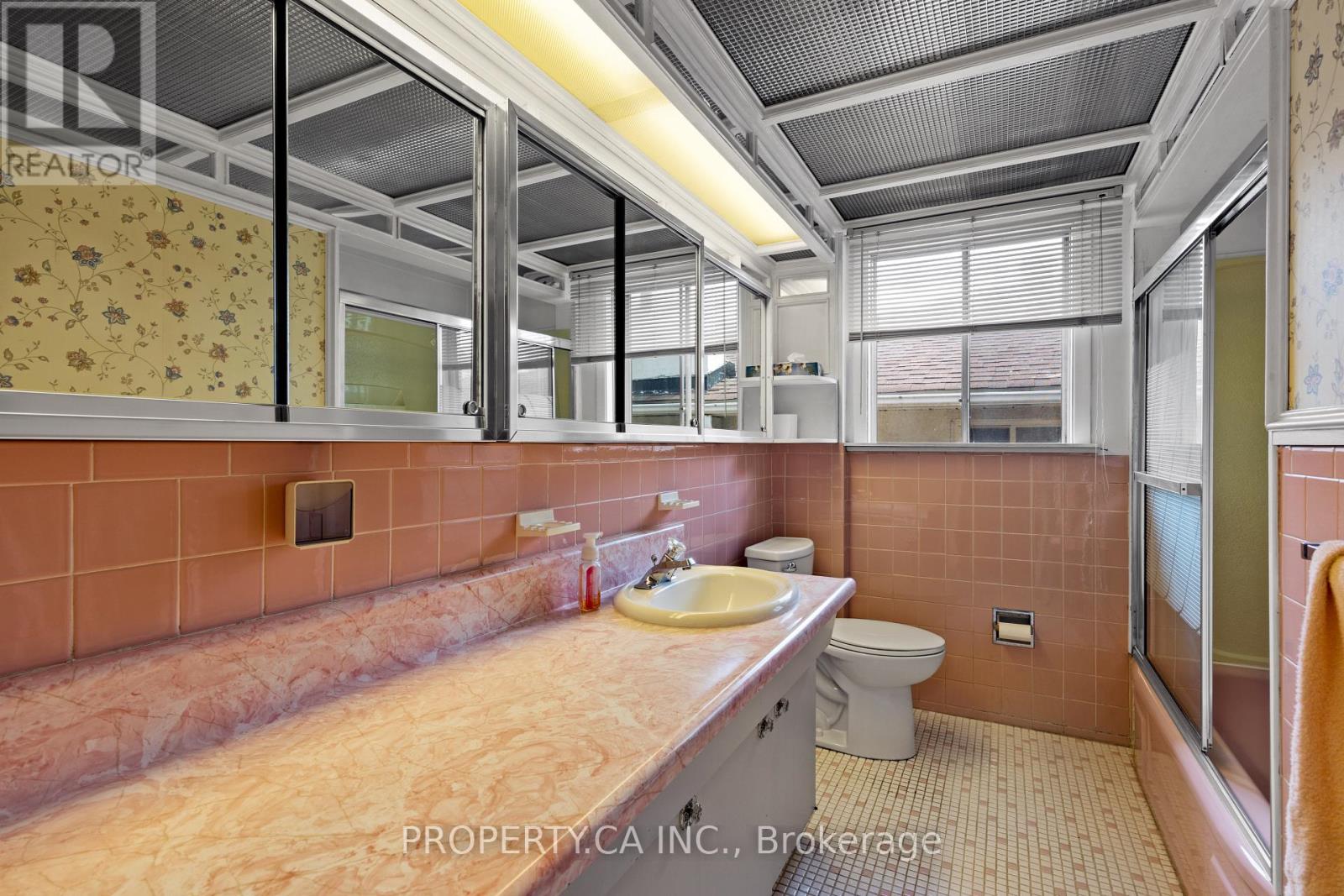 77 Troutbrooke Drive, Toronto, Ontario  M3M 1S6 - Photo 21 - W13538318
