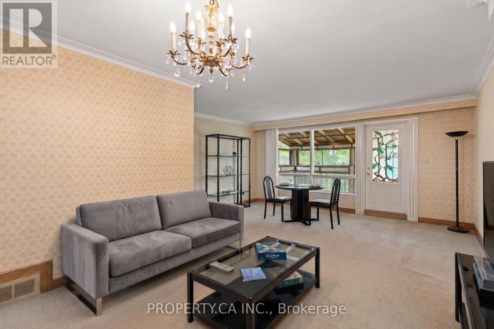 77 Troutbrooke Drive, Toronto, Ontario  M3M 1S6 - Photo 5 - W13538318
