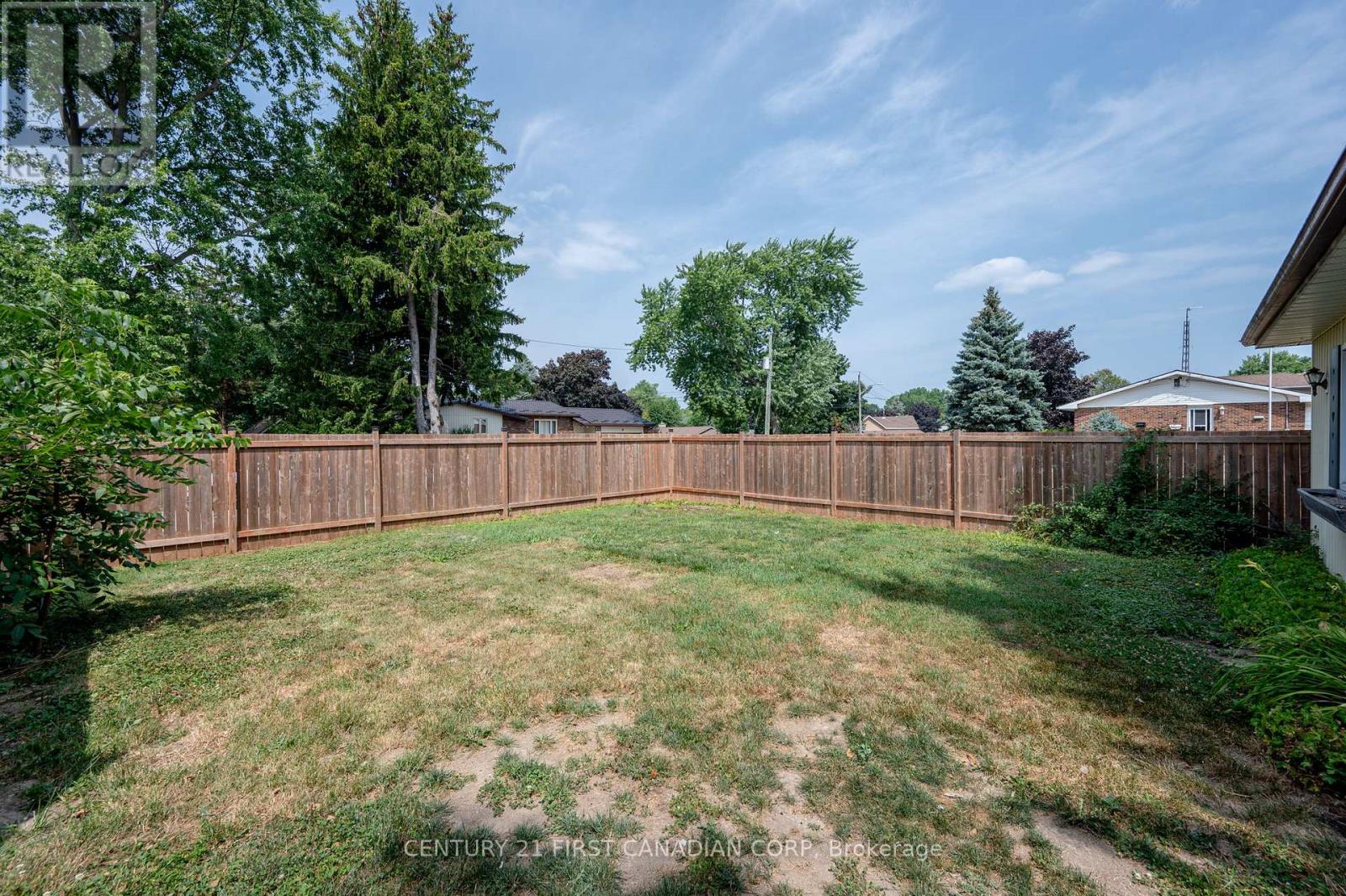 11 Water Street, Lambton Shores, Ontario  N0N 1J0 - Photo 32 - X13591948