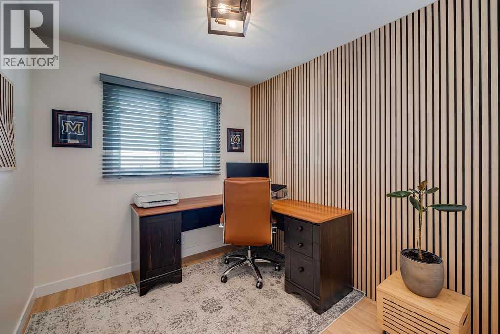 23 Woodgrove Crescent SW, Calgary, Alberta  t2w 3y9 - Photo 15 - A2328920