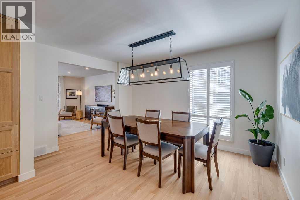 23 Woodgrove Crescent SW, Calgary, Alberta  t2w 3y9 - Photo 7 - A2328920