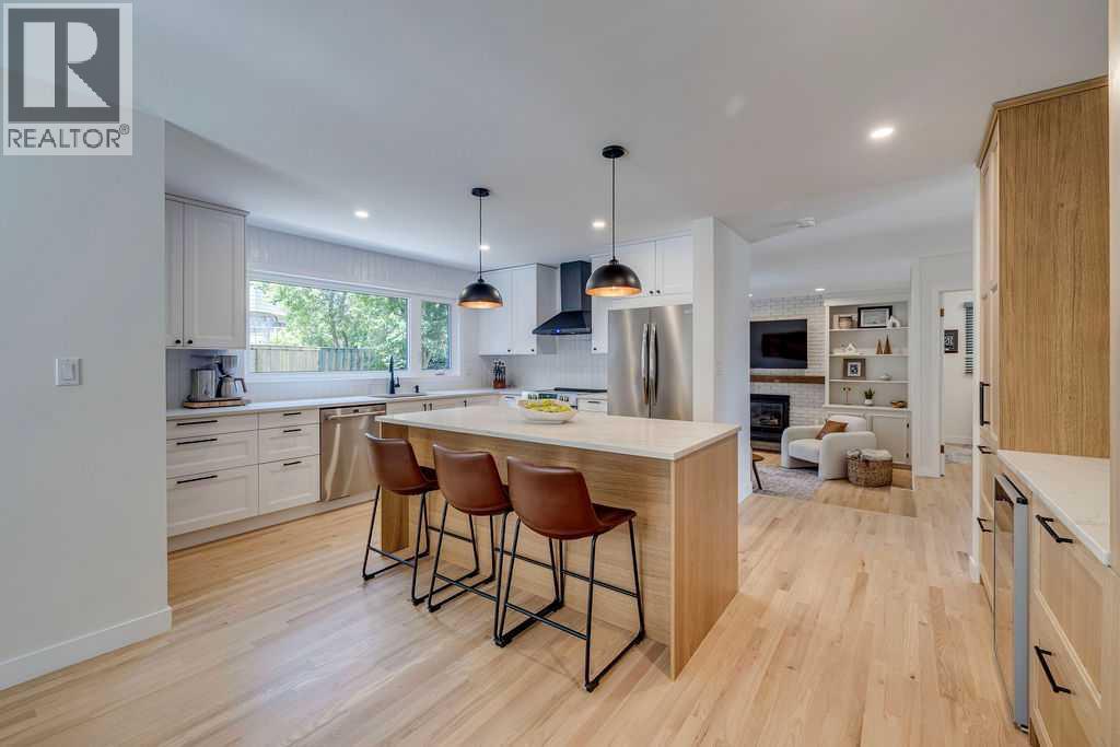 23 Woodgrove Crescent SW, Calgary, Alberta  t2w 3y9 - Photo 8 - A2328920