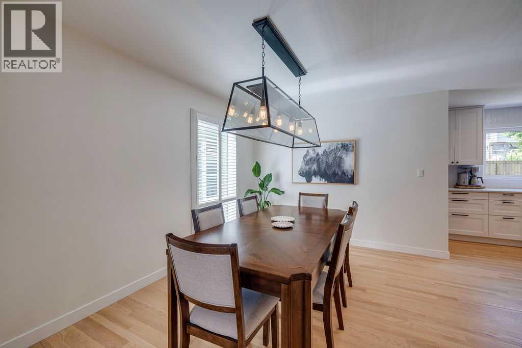 23 Woodgrove Crescent SW, Calgary, Alberta  t2w 3y9 - Photo 6 - A2328920