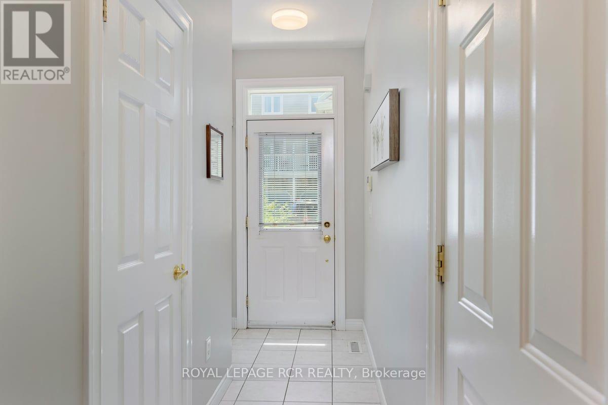 1065 On Bogart Circle, Newmarket, Ontario  L3Y 8T4 - Photo 4 - N13591946