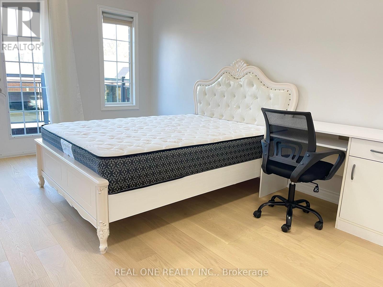 One Ensuite On Second Fl - 485 English Rose Lane, Oakville, Ontario  L6H 7A3 - Photo 10 - W13591954