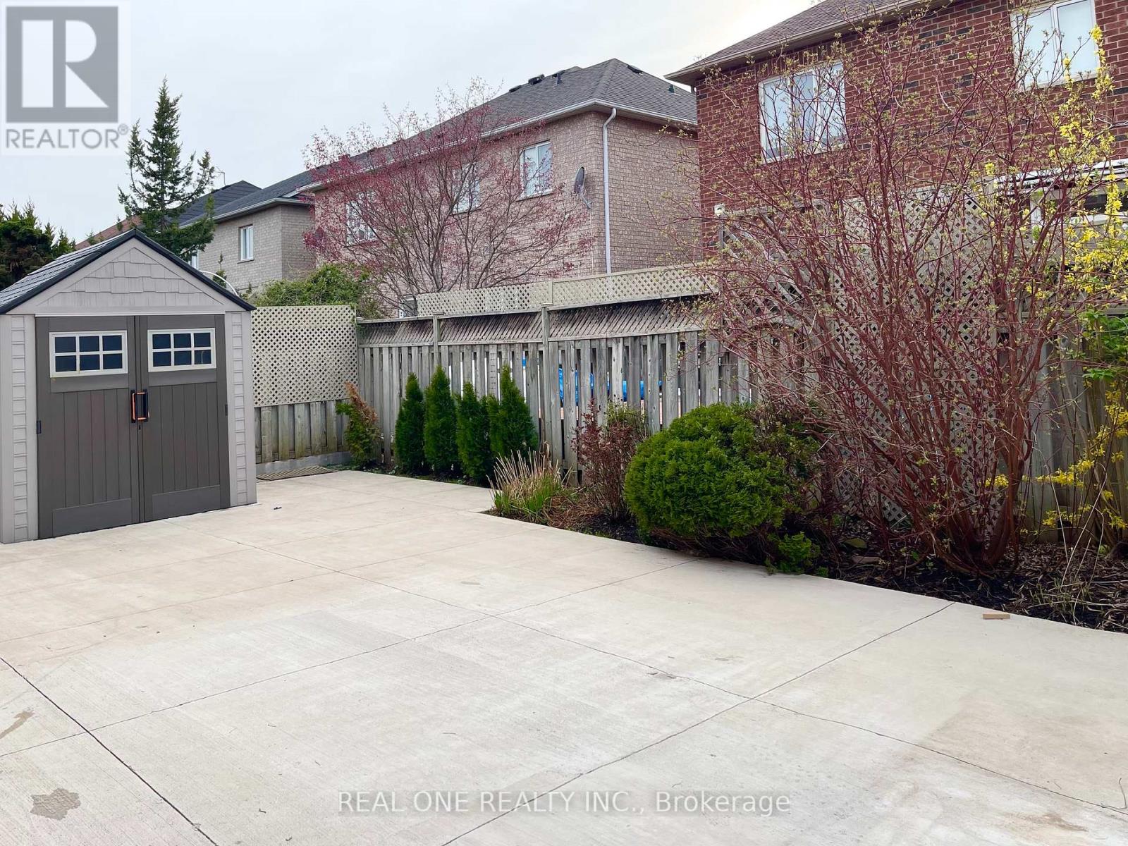 One Ensuite On Second Fl - 485 English Rose Lane, Oakville, Ontario  L6H 7A3 - Photo 14 - W13591954