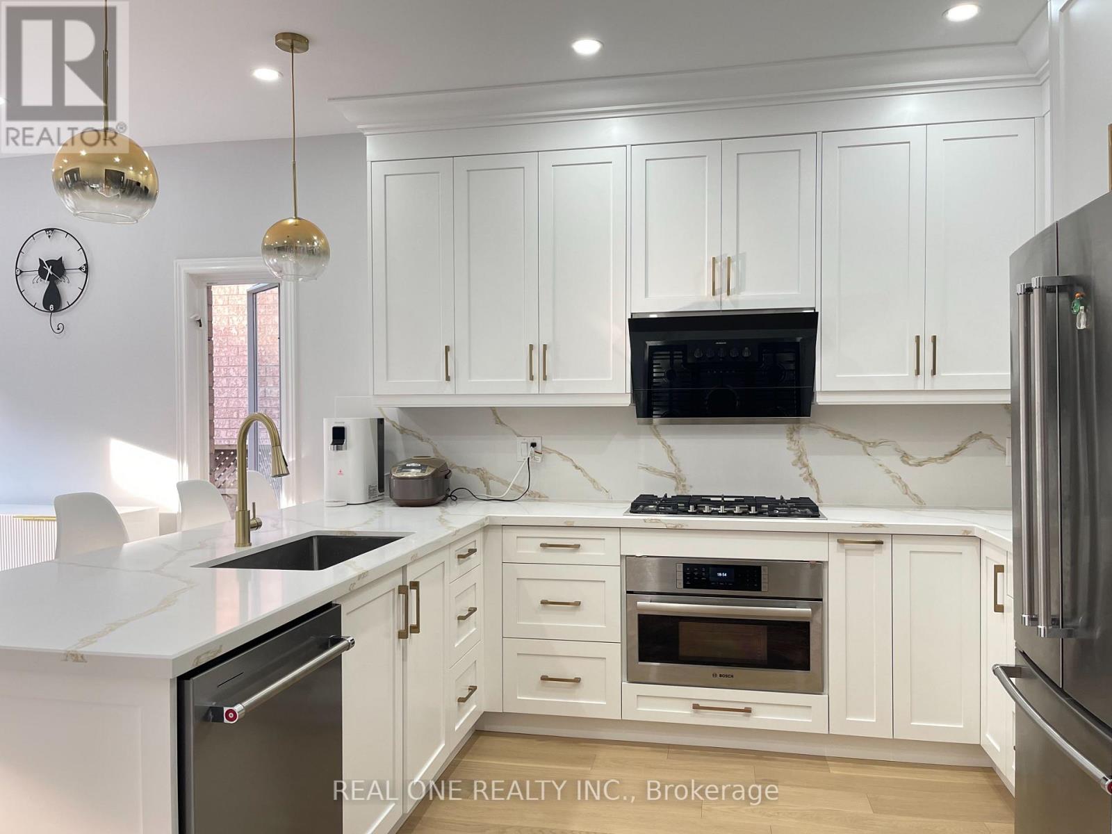One Ensuite On Second Fl - 485 English Rose Lane, Oakville, Ontario  L6H 7A3 - Photo 3 - W13591954