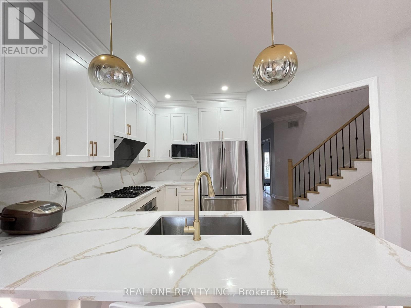 One Ensuite On Second Fl - 485 English Rose Lane, Oakville, Ontario  L6H 7A3 - Photo 4 - W13591954