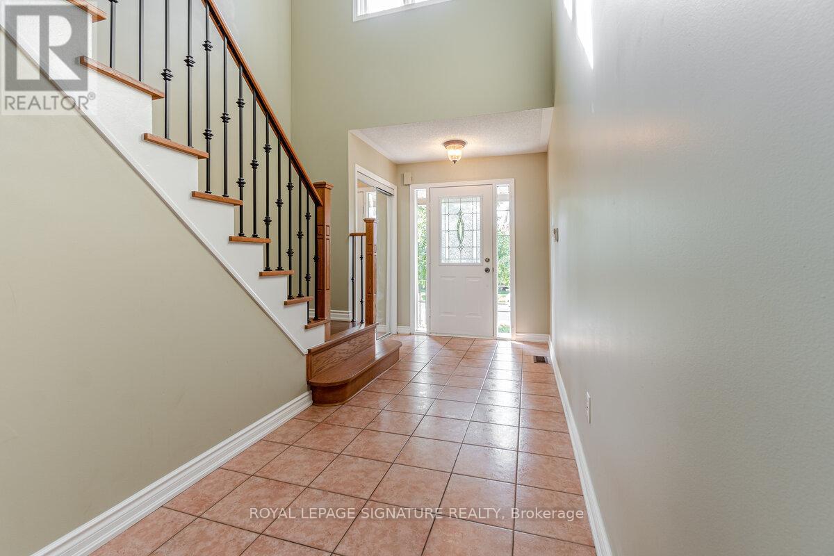 5135 Falconcrest Drive, Burlington, Ontario  L7L 6K4 - Photo 3 - W13591980