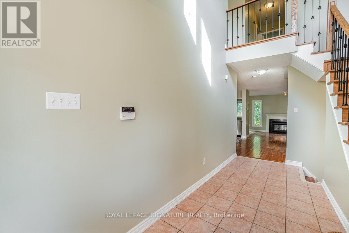 5135 Falconcrest Drive, Burlington, Ontario  L7L 6K4 - Photo 4 - W13591980