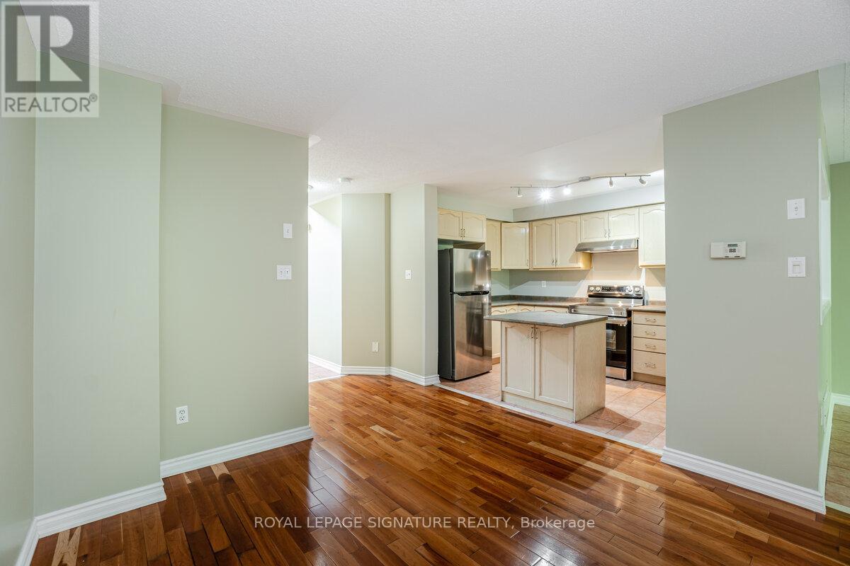 5135 Falconcrest Drive, Burlington, Ontario  L7L 6K4 - Photo 7 - W13591980