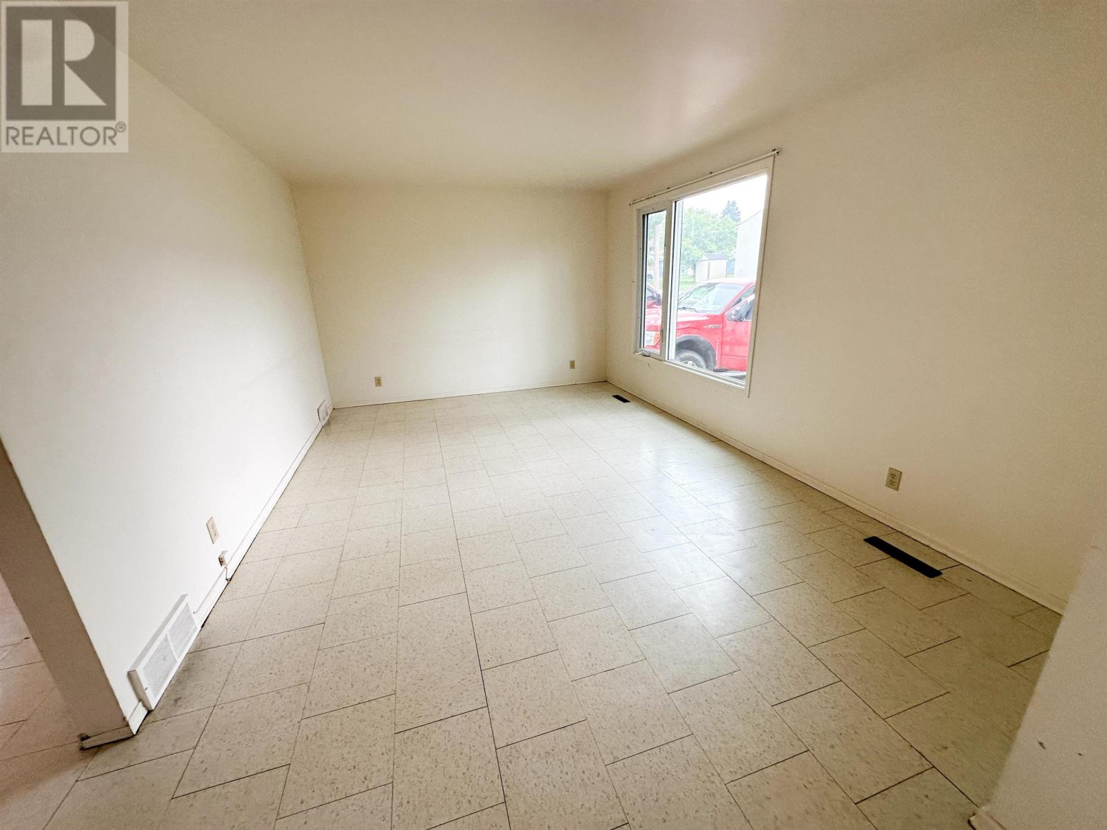 47/49 Pine St, Ear Falls, Ontario P0V 1T0 - Photo 5 - TB2602040
