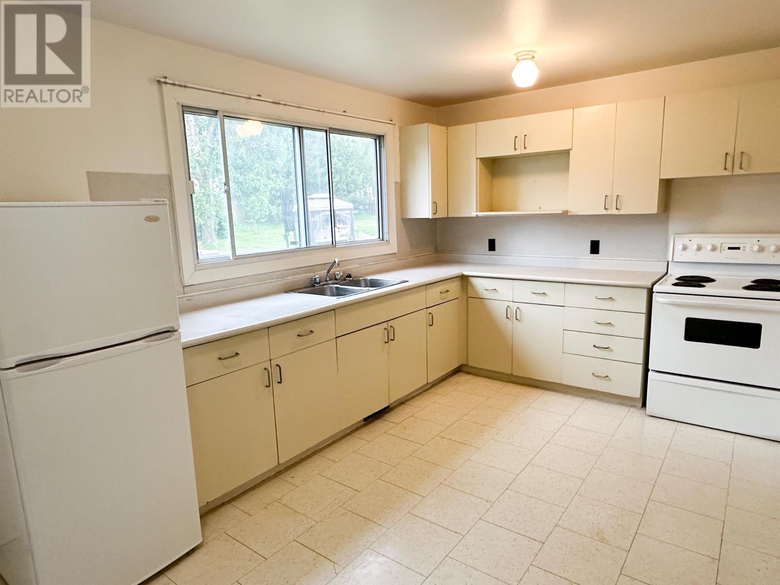 47/49 Pine St, Ear Falls, Ontario P0V 1T0 - Photo 2 - TB2602040