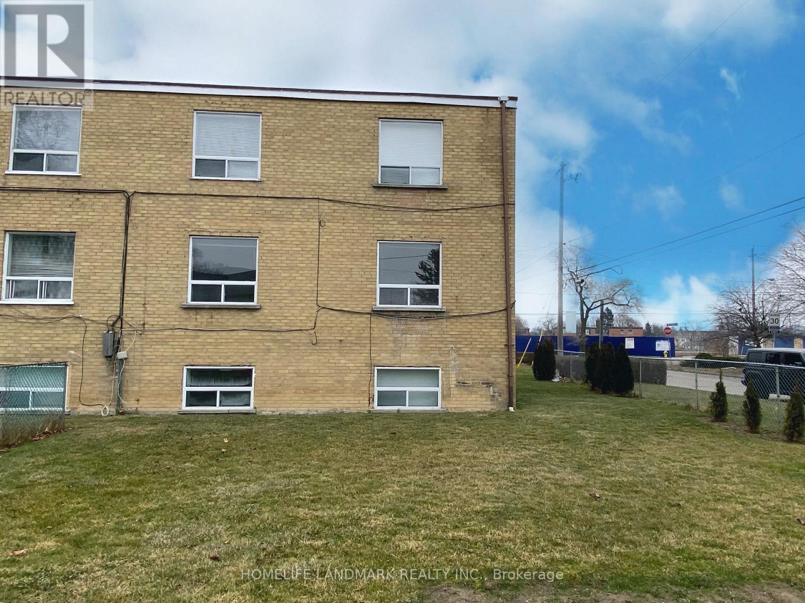 Unit 2 - 240 Wilmington Avenue, Toronto, Ontario  M3H 5K3 - Photo 17 - C13591670