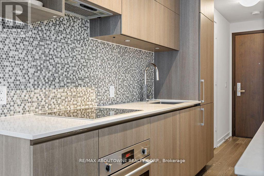 4904 - 1 Yorkville Avenue, Toronto, Ontario  M4W 0B1 - Photo 3 - C13592318
