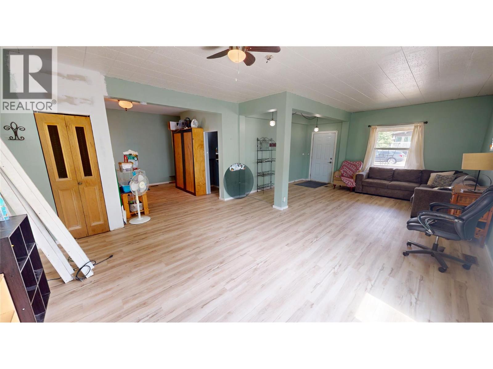 305 4th Avenue S, Cranbrook, British Columbia  V1C 2E6 - Photo 8 - 10395433
