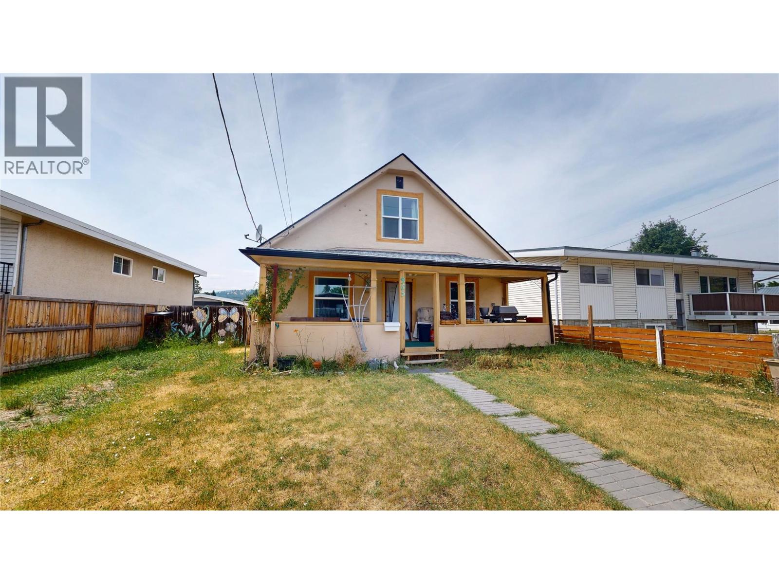 305 4th Avenue S, Cranbrook, British Columbia  V1C 2E6 - Photo 1 - 10395433