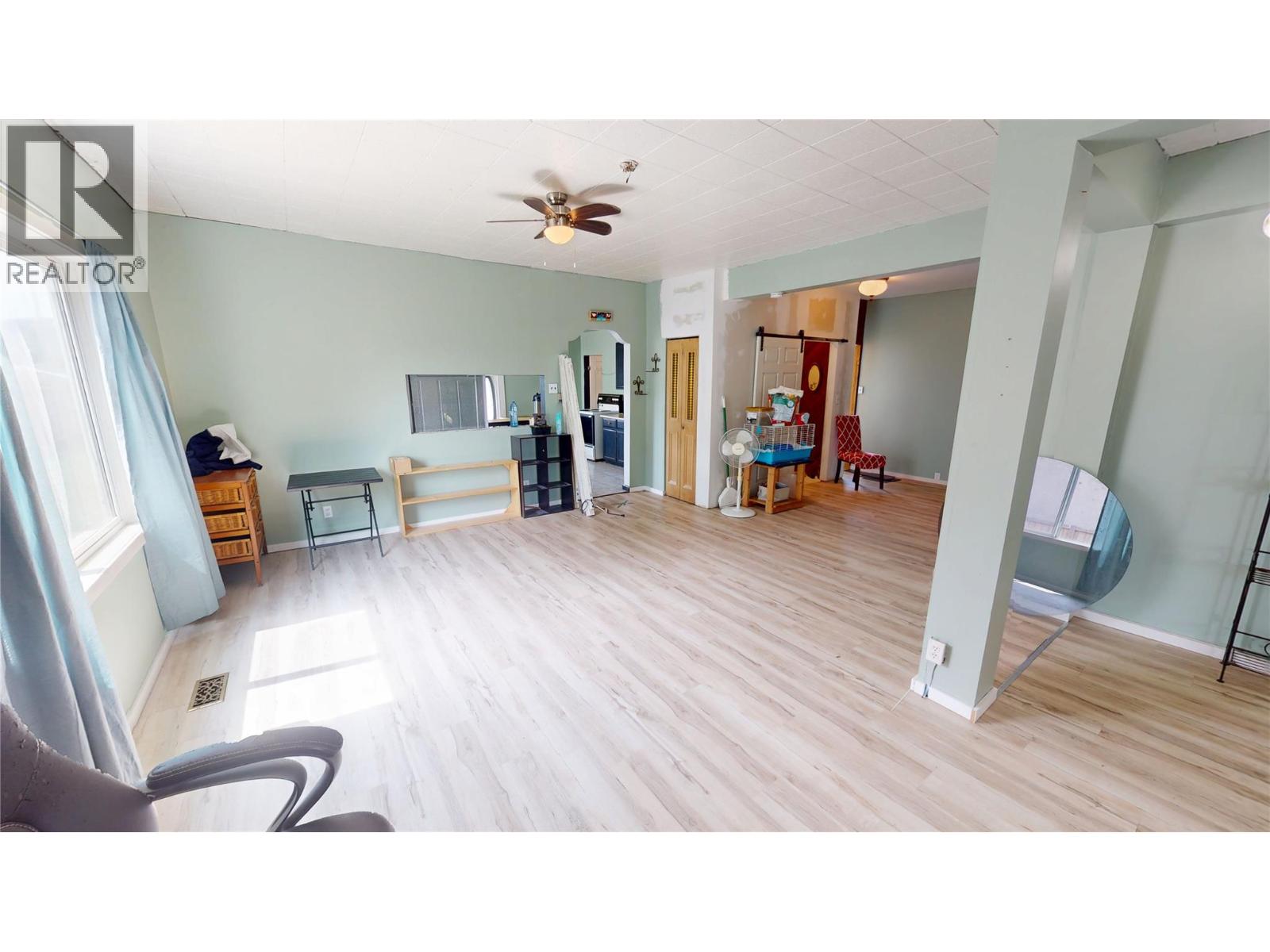 305 4th Avenue S, Cranbrook, British Columbia  V1C 2E6 - Photo 6 - 10395433