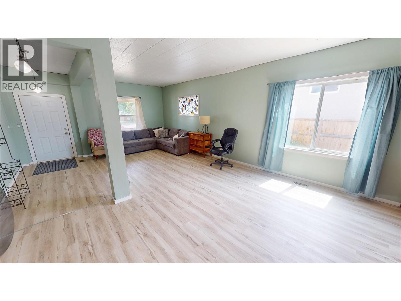 305 4th Avenue S, Cranbrook, British Columbia  V1C 2E6 - Photo 7 - 10395433