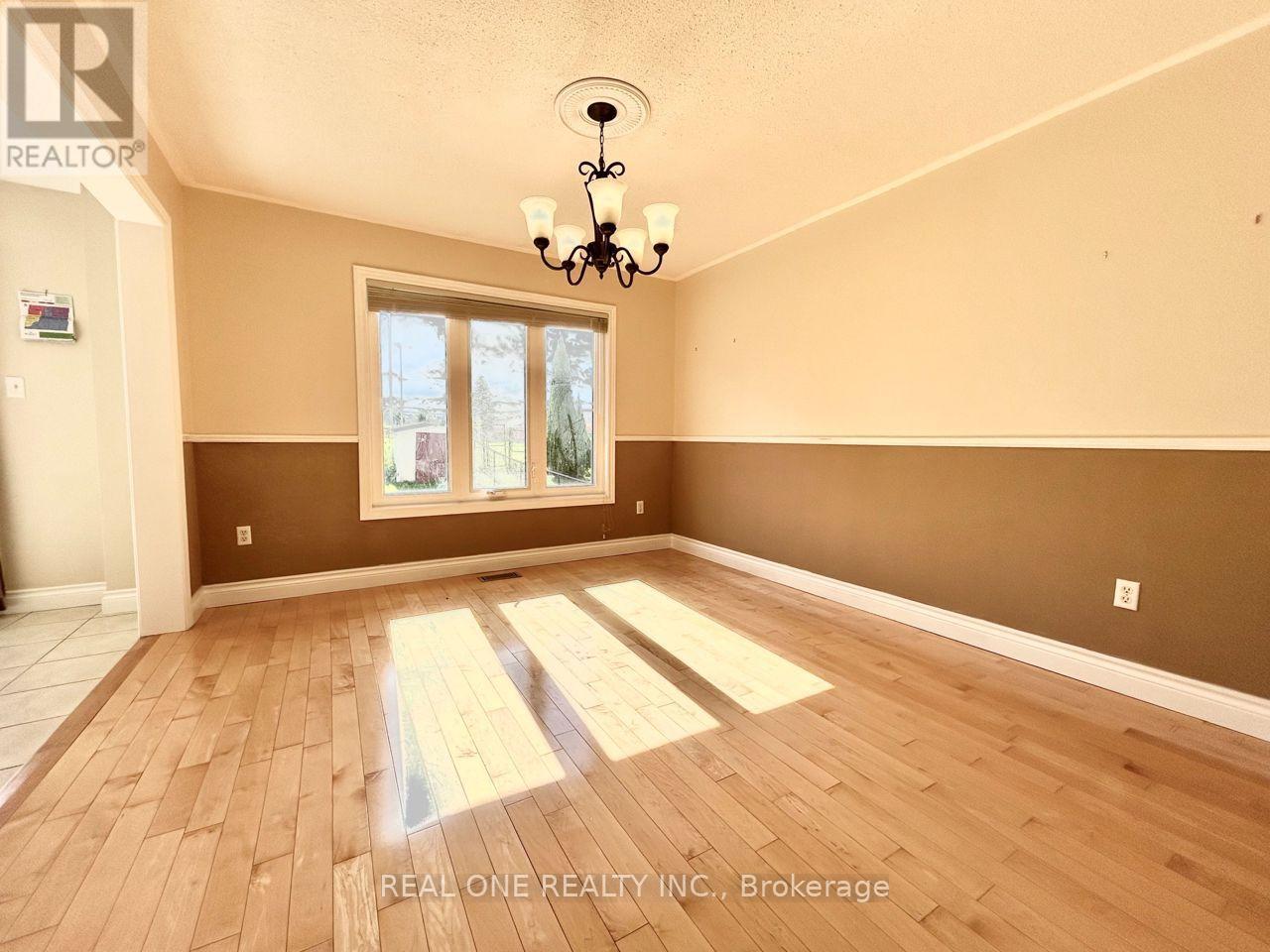 48 Primeau Drive, Aurora, Ontario  L4G 6Z2 - Photo 4 - N13592028
