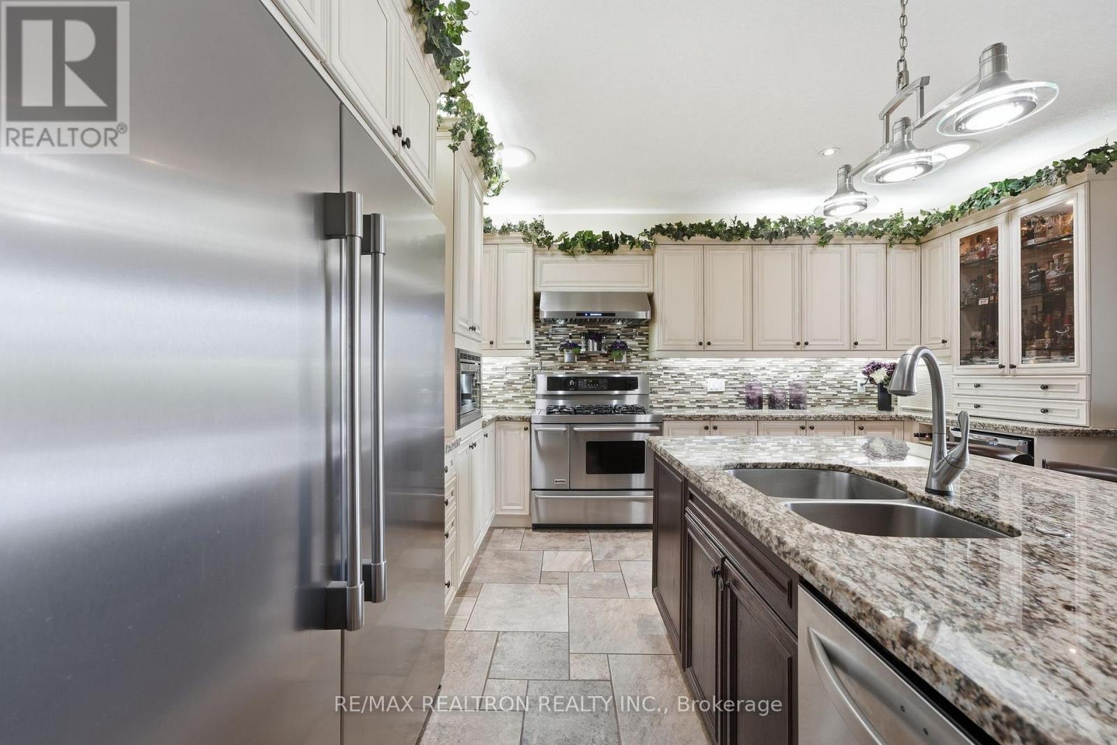 17 Brolley Crescent, Essa, Ontario  L0L 2N2 - Photo 12 - N13592152