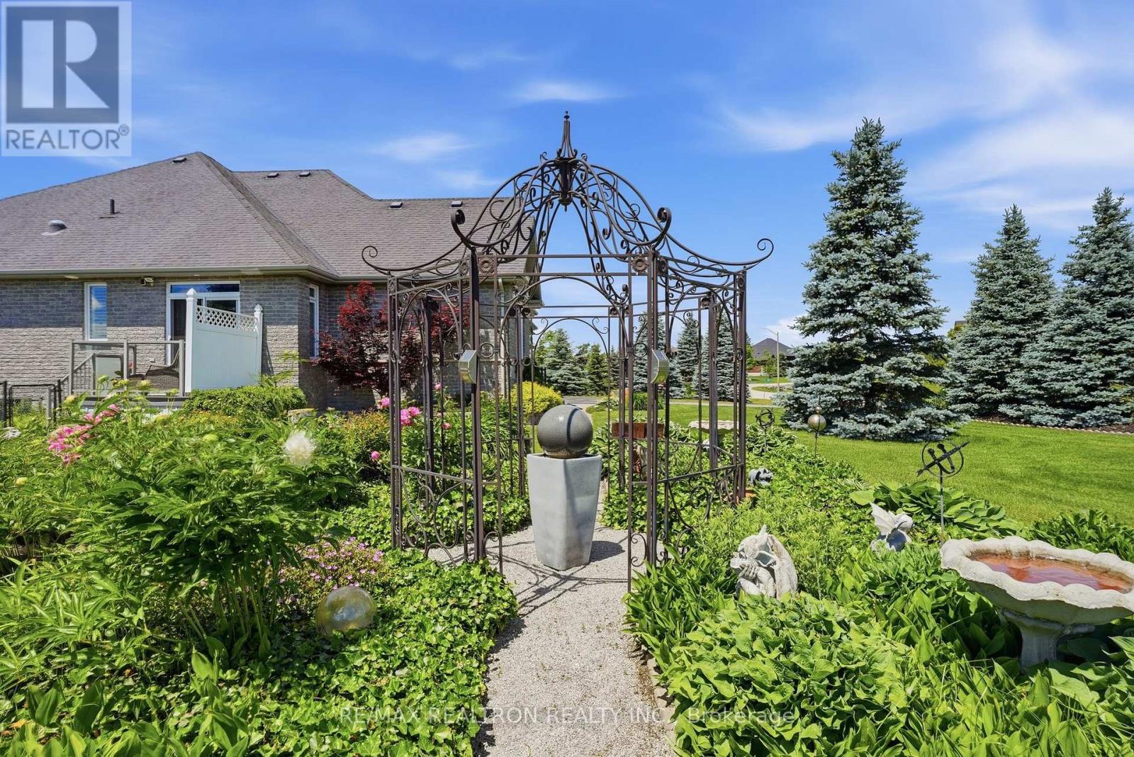17 Brolley Crescent, Essa, Ontario  L0L 2N2 - Photo 18 - N13592152