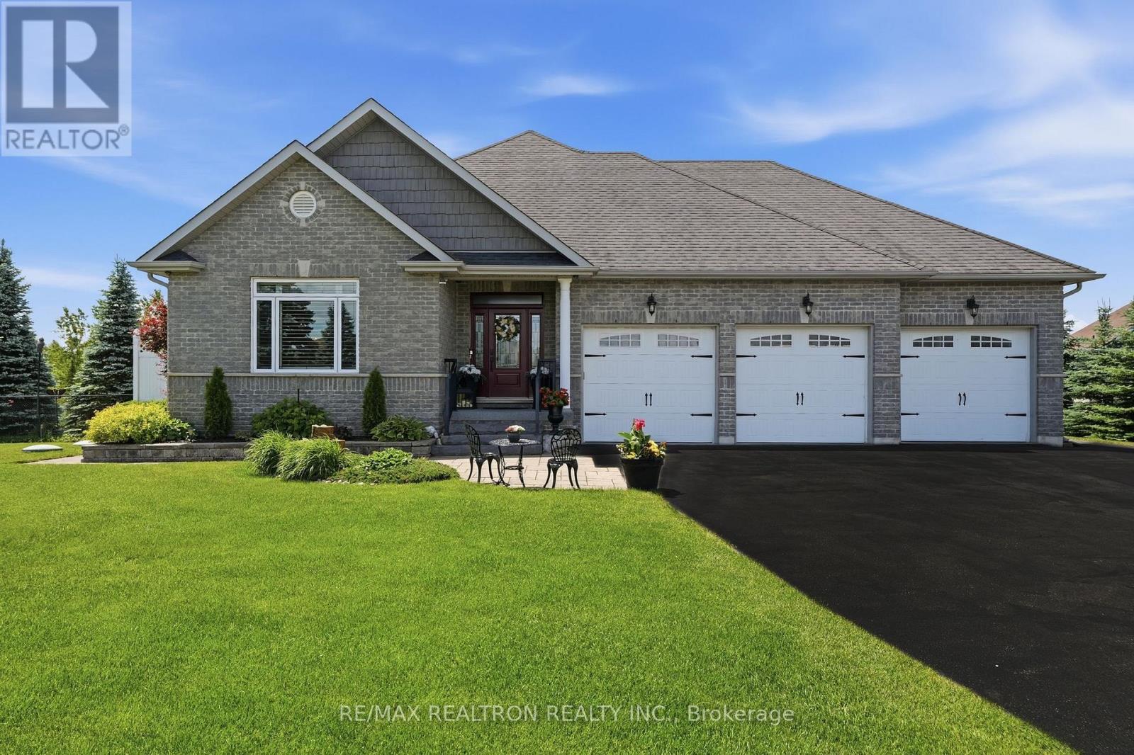 17 Brolley Crescent, Essa, Ontario  L0L 2N2 - Photo 4 - N13592152