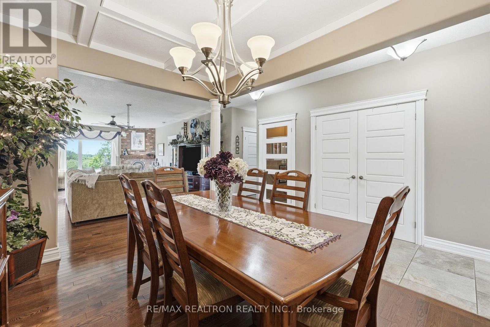 17 Brolley Crescent, Essa, Ontario  L0L 2N2 - Photo 8 - N13592152
